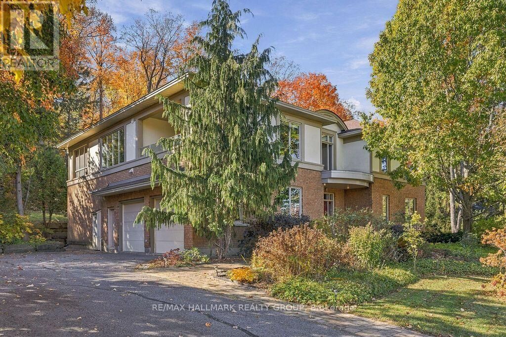 Property Photo: 5 Oriole Drive ON K1J 7E8