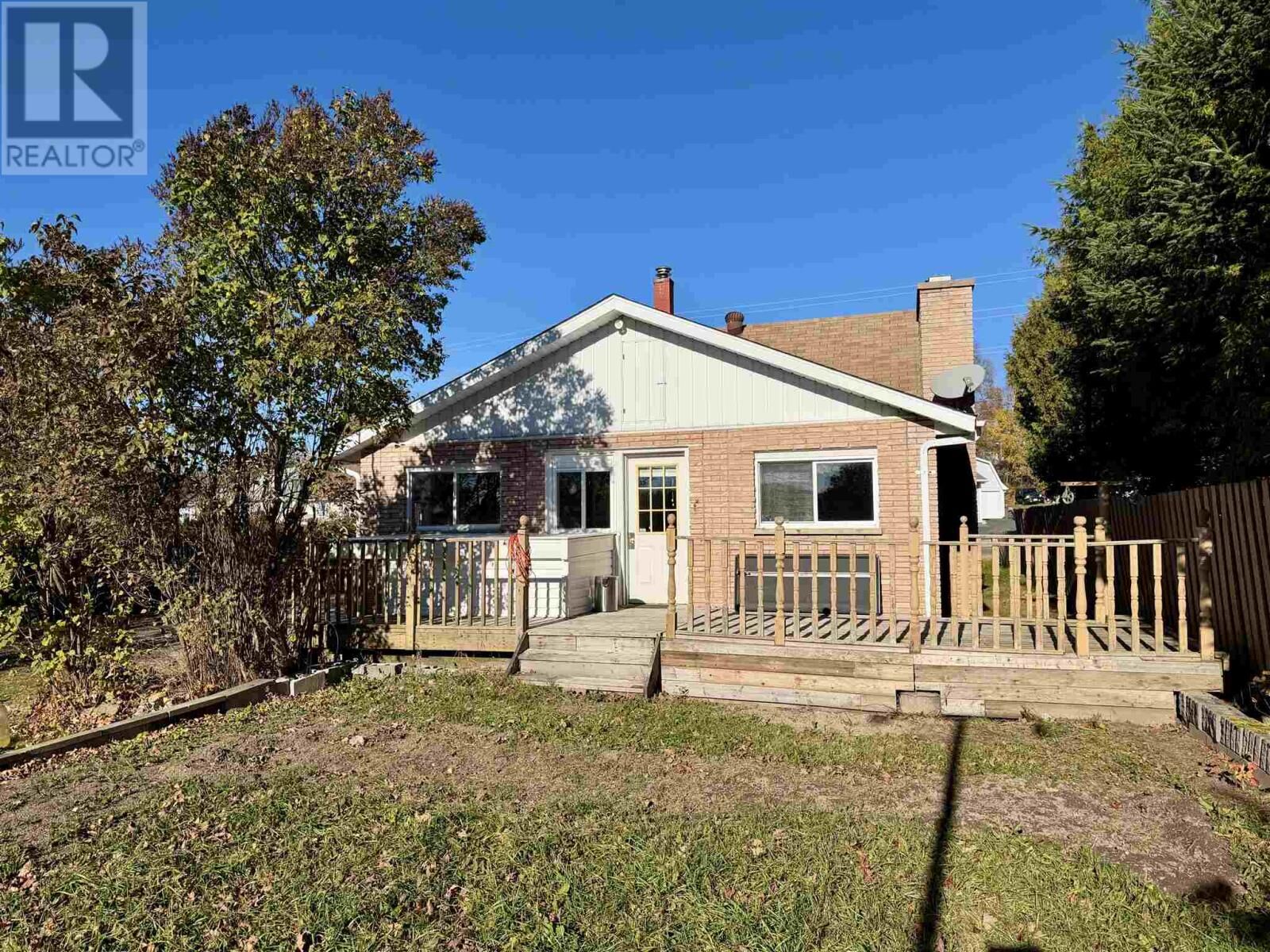 Property Photo:  221 Hillside Dr S  ON P5A 1N6 