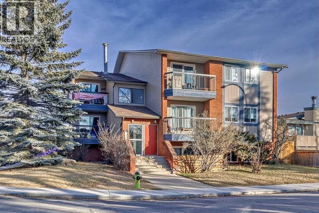 Property Photo:  4340 73 Street Northwest  AB T3B 2M1 
