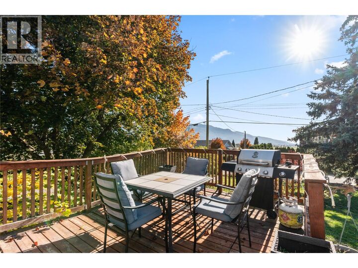 Property Photo: 4538 Lansdowne Road BC V0E 1B3