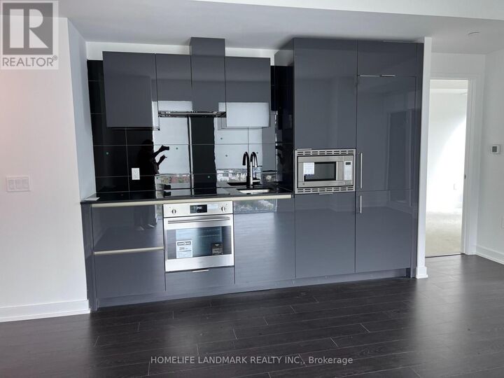 Property Photo:  238 Simcoe Street 2408  ON M5T 0B8 