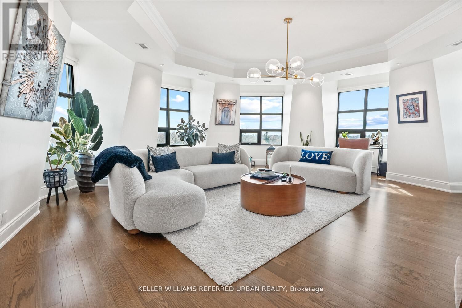 Property Photo:  650 Mount Pleasant Road 708  ON M4S 2N5 