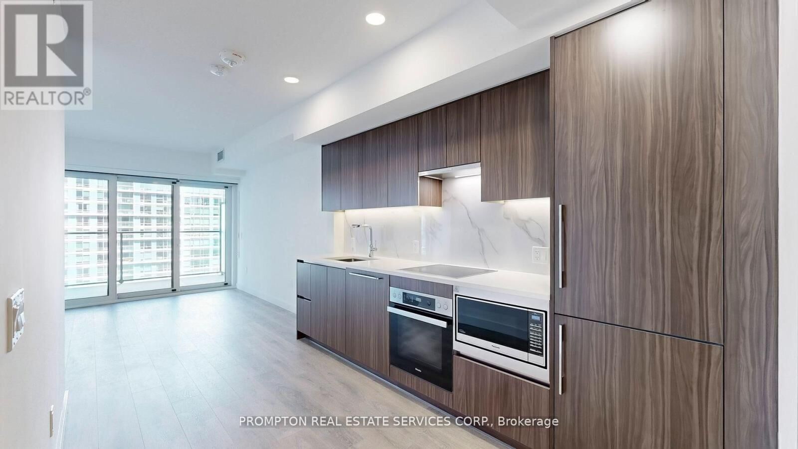 Property Photo:  3 Concord Cityplace Way 2906  ON M5V 0X3 