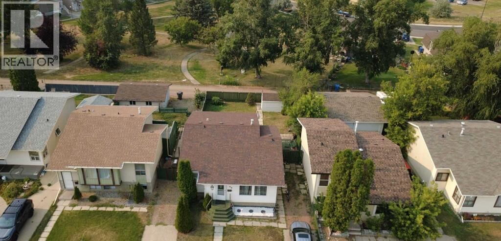 Property Photo:  96 Simpson Crescent Southeast  AB T1B 2R9 