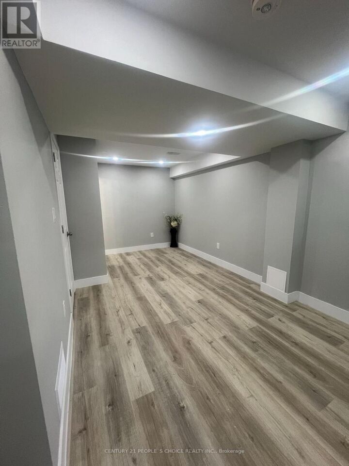 Property Photo:  27 Callandar Road Lower  ON L7A 4T8 