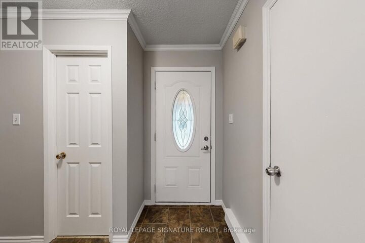 Property Photo:  700 Harmony Road North 76  ON L1K 1S2 