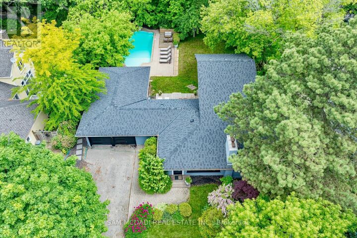 Property Photo:  821 Parkland Avenue  ON L5H 3G6 