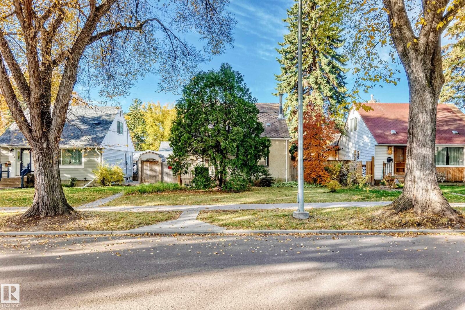 Property Photo:  12110 58 Street NW  AB T5W 3X4 