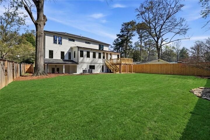 Property Photo: 1696 Dunwoody Place GA 30324