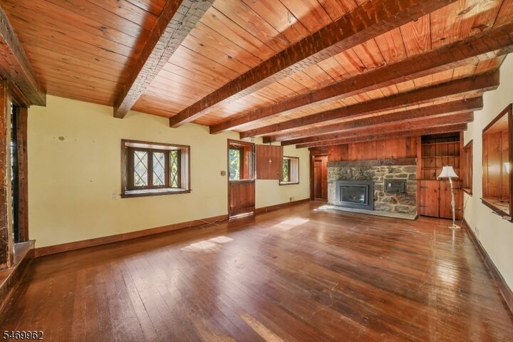 Property Photo:  4 Boss Rd  NJ 08551 