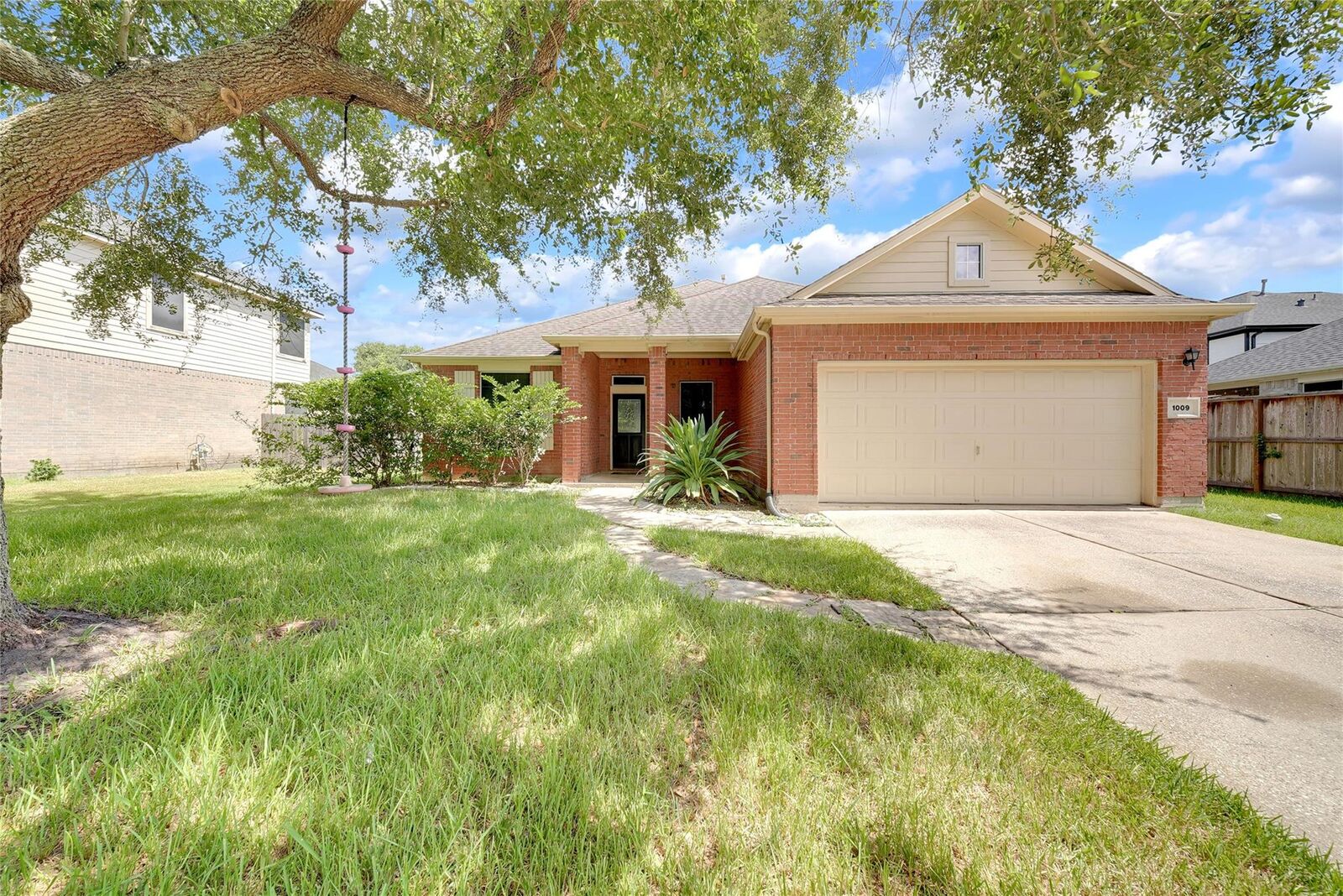 Property Photo:  1009 Bay Area Boulevard  TX 77573 