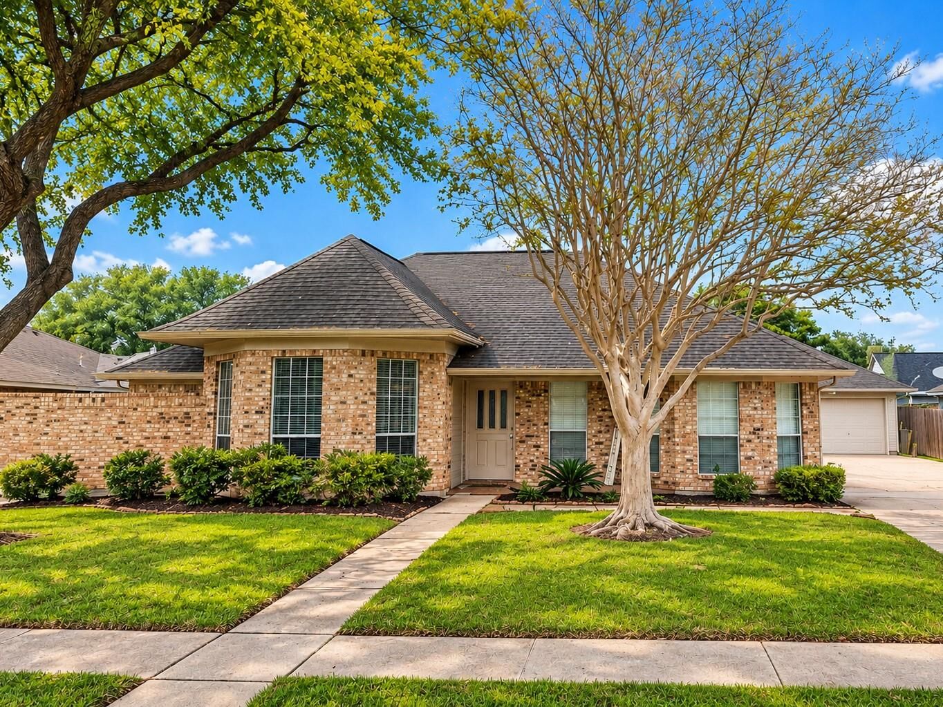 Property Photo:  606 Tudor Court  TX 77536 