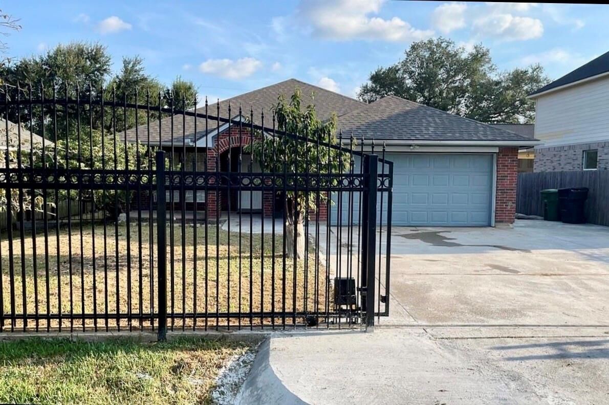 Property Photo: 8010 Arrowhead Lane TX 77075