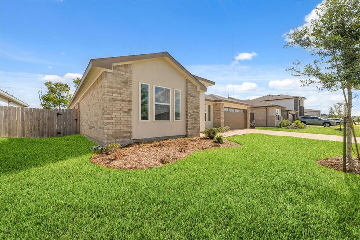Property Photo: 1222 Hyde Lake Lane TX 77459