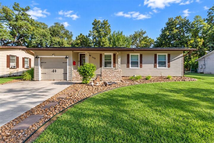 Property Photo: 115 Camellia Street TX 77566