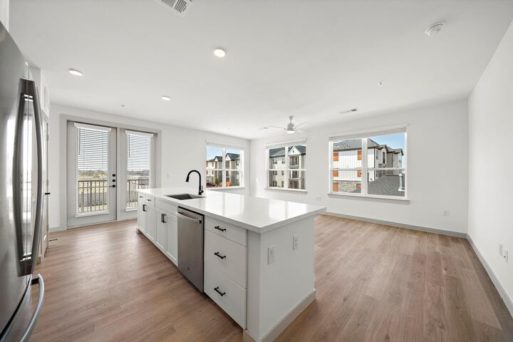 Property Photo: 6030 Texas Heritage Parkway Boulevard B4th TX 77441