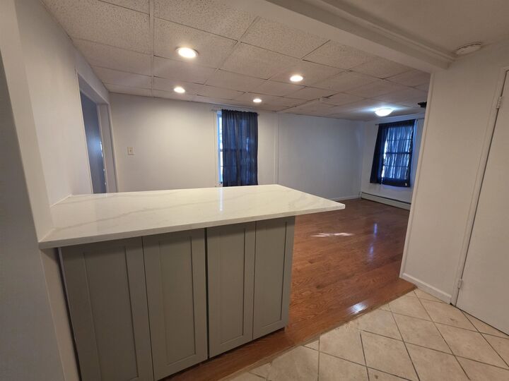Property Photo:  476 Avenue E 4  NJ 07002 
