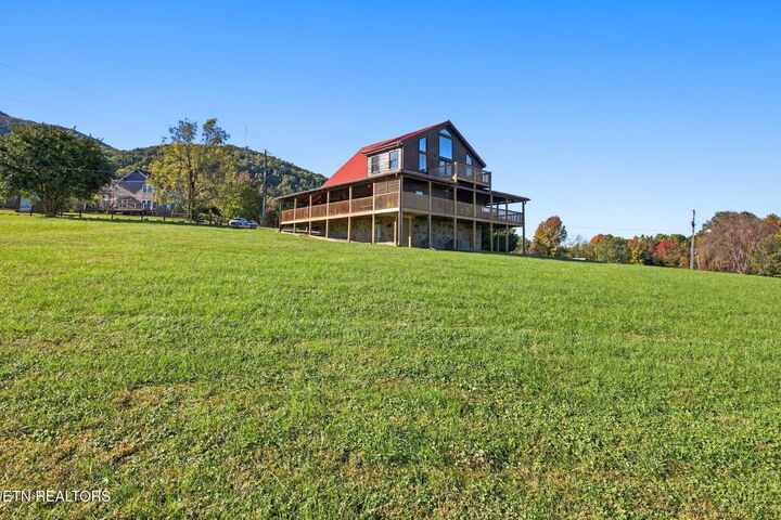 Property Photo: 3213 Grinders Way TN 37862