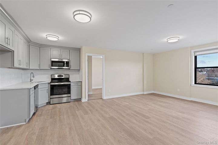 Property Photo: 135 Wakefield Avenue 102 NY 10704