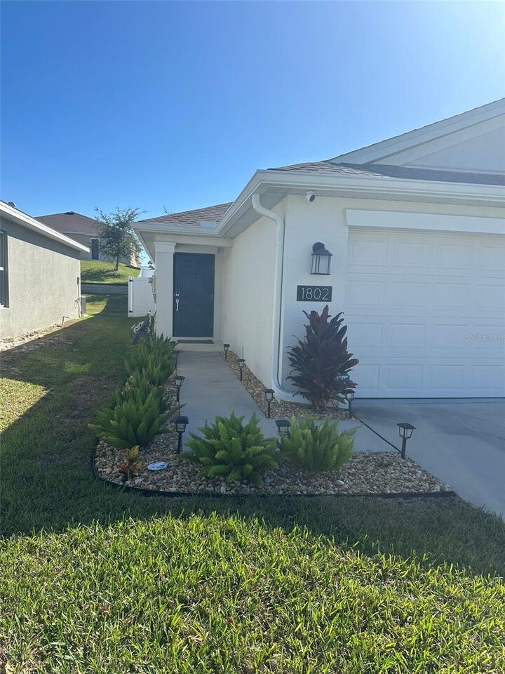 Property Photo: 1802 Perch Hammock Loop FL 34736