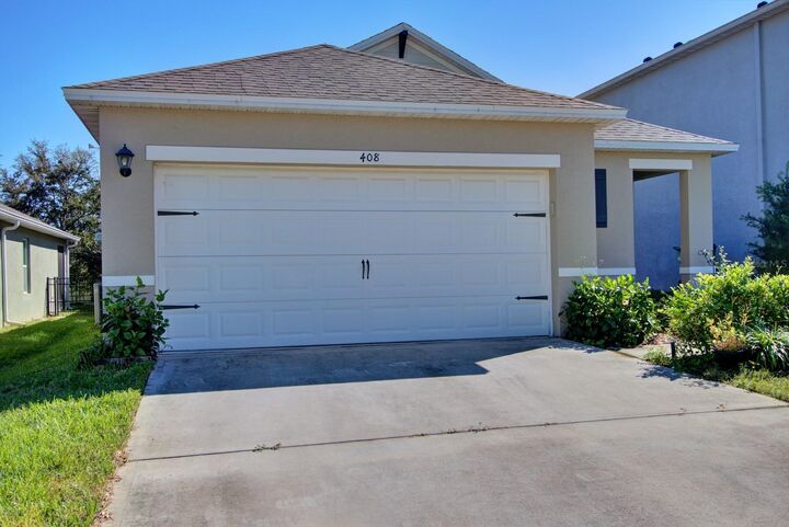 Property Photo: 408 Lady Bella Place FL 32724