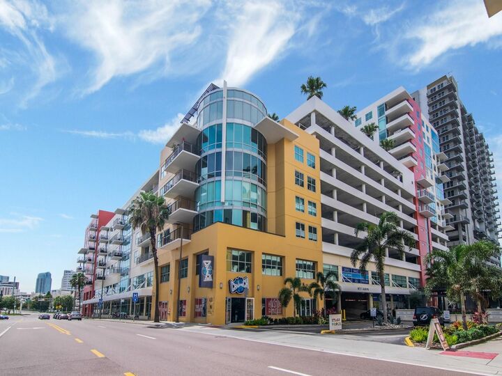 Property Photo: 1120 E Kennedy Boulevard 927 FL 33602