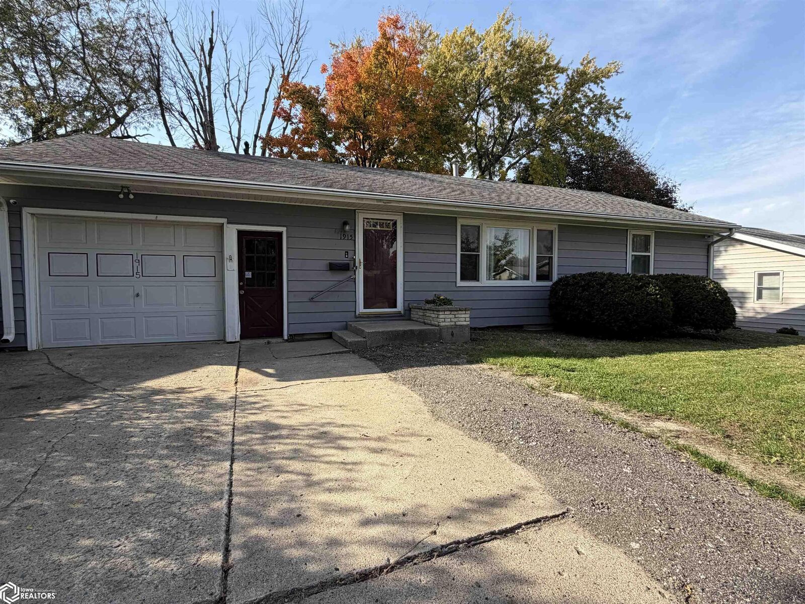 Property Photo: 1915 Crestview Drive IA 51401