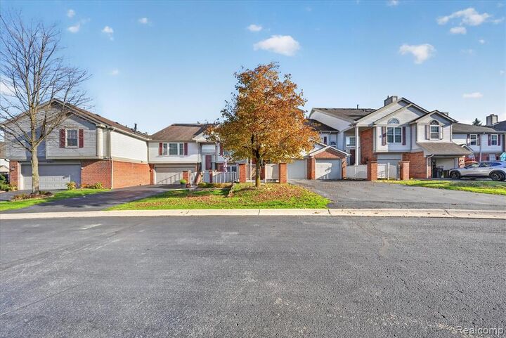 Property Photo:  49846 Pointe Crossing  MI 48170 6435 