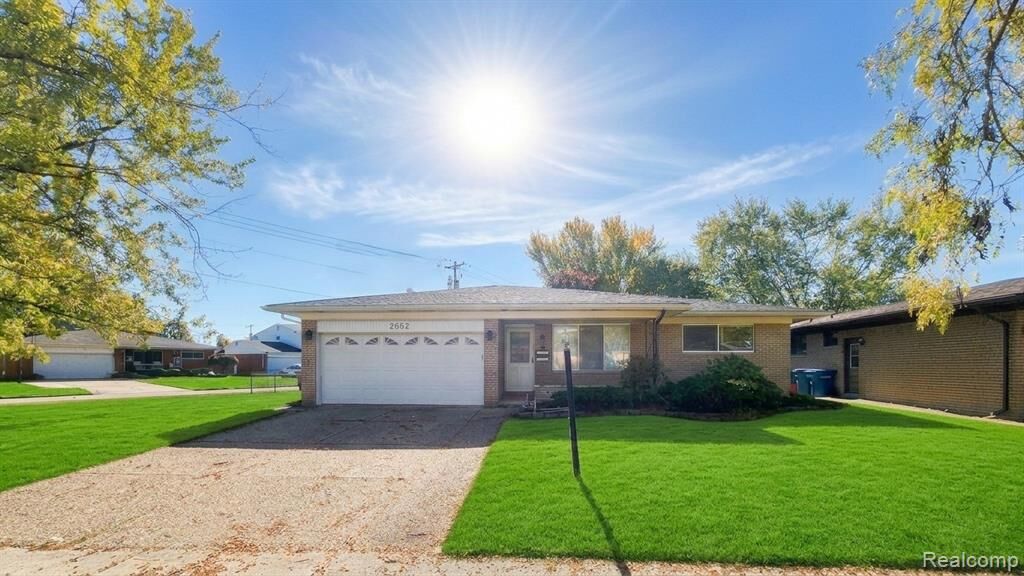 Property Photo:  2652 Agustina Drive  MI 48091 3915 