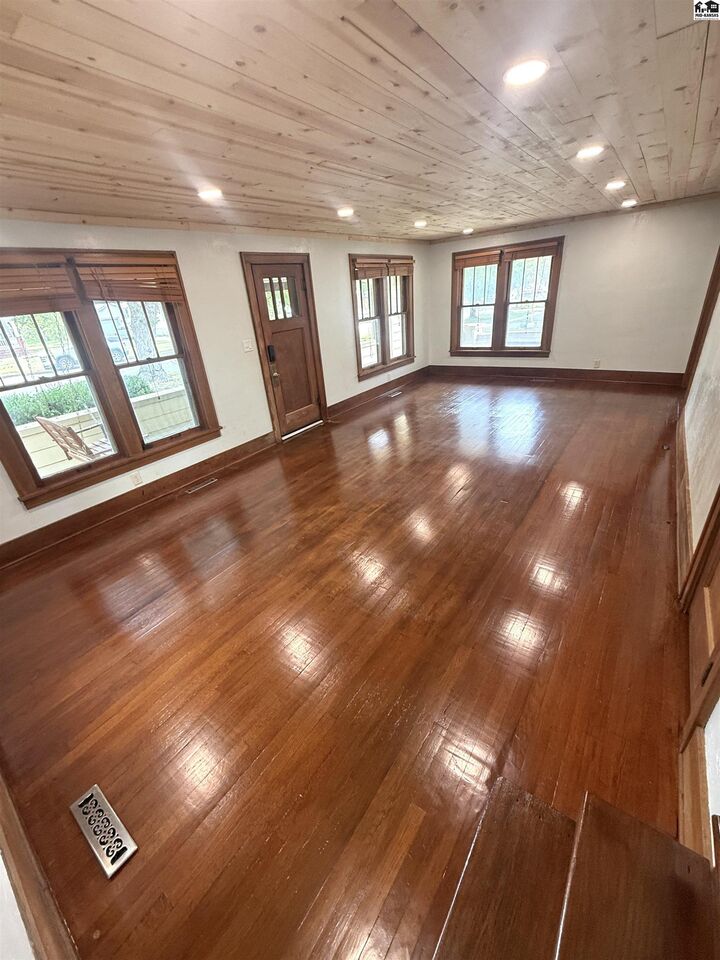 Property Photo:  420 N Jennings Ave  KS 67003 