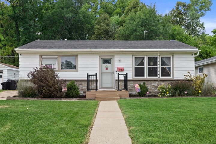 Property Photo:  942 Carey St  WI 53147 