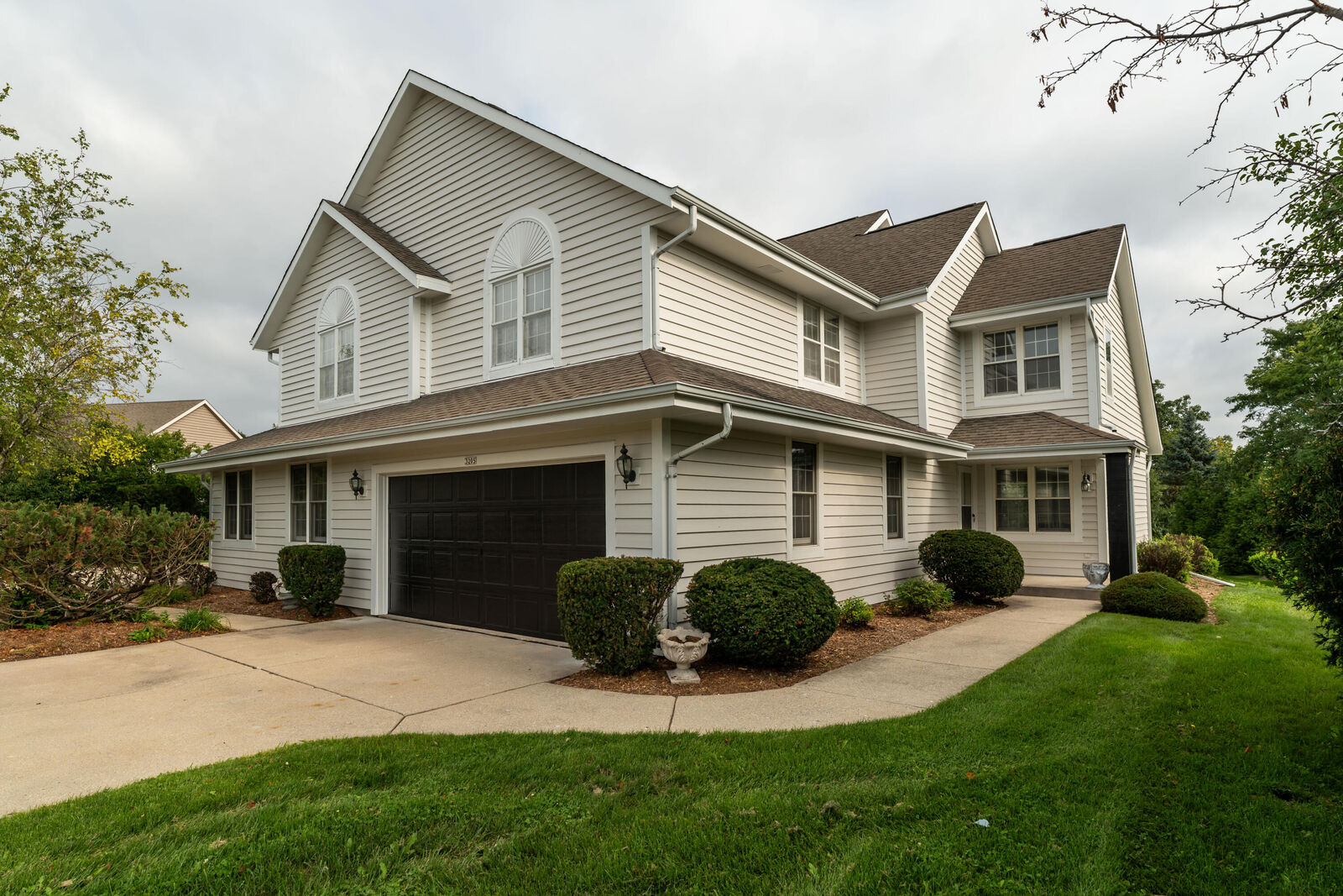Property Photo:  3205 S Ridgecrest Ct  WI 53151 