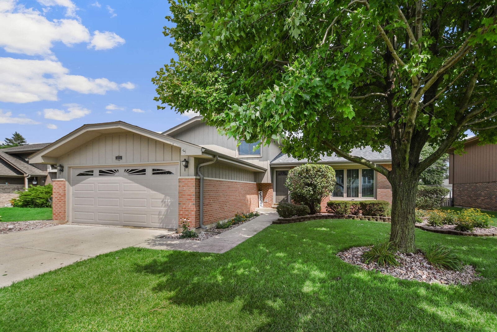 Property Photo:  613 Gavin Avenue  IL 60446 