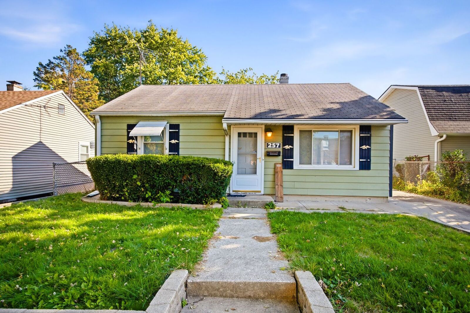 Property Photo:  257 Vermont Avenue  IL 60505 