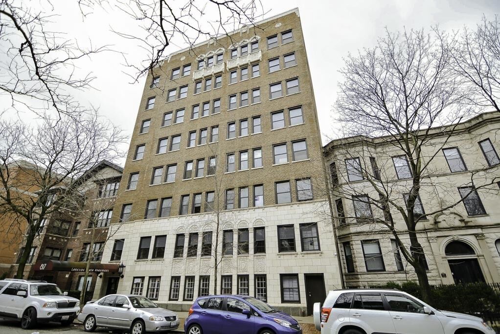 Property Photo: 817 W Lakeside Place 503 IL 60640