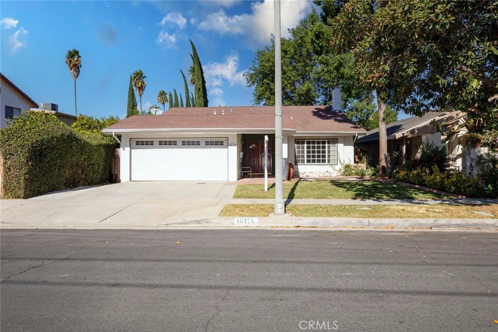 Property Photo: 18119 Calvert Street CA 91335