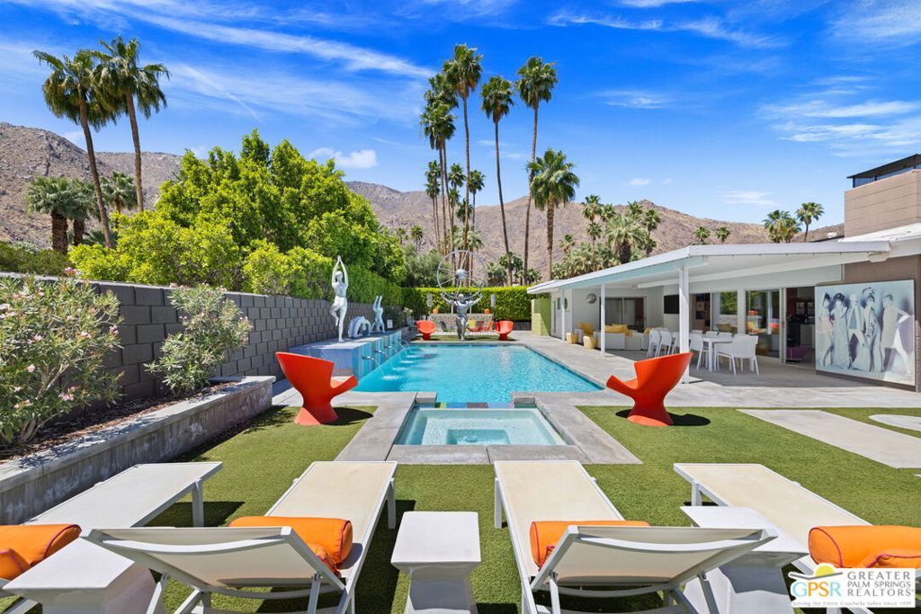 Property Photo:  611 W Leisure Way  CA 92262 
