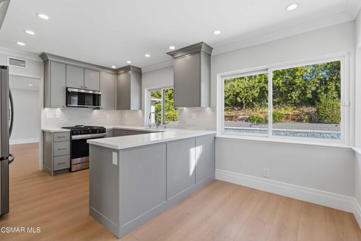 Property Photo:  45 Wales Street  CA 91360 