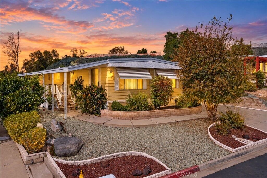 Property Photo:  29945 Via Magnolia  CA 92563 