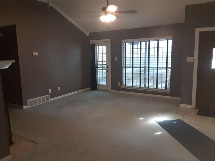 Property Photo: 5558 Pine Oak Ln TN 38135