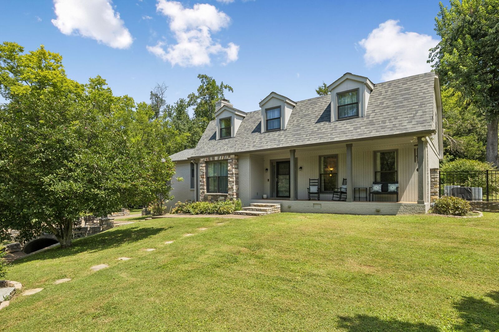Property Photo:  2039 Sunny Side Dr  TN 37027 