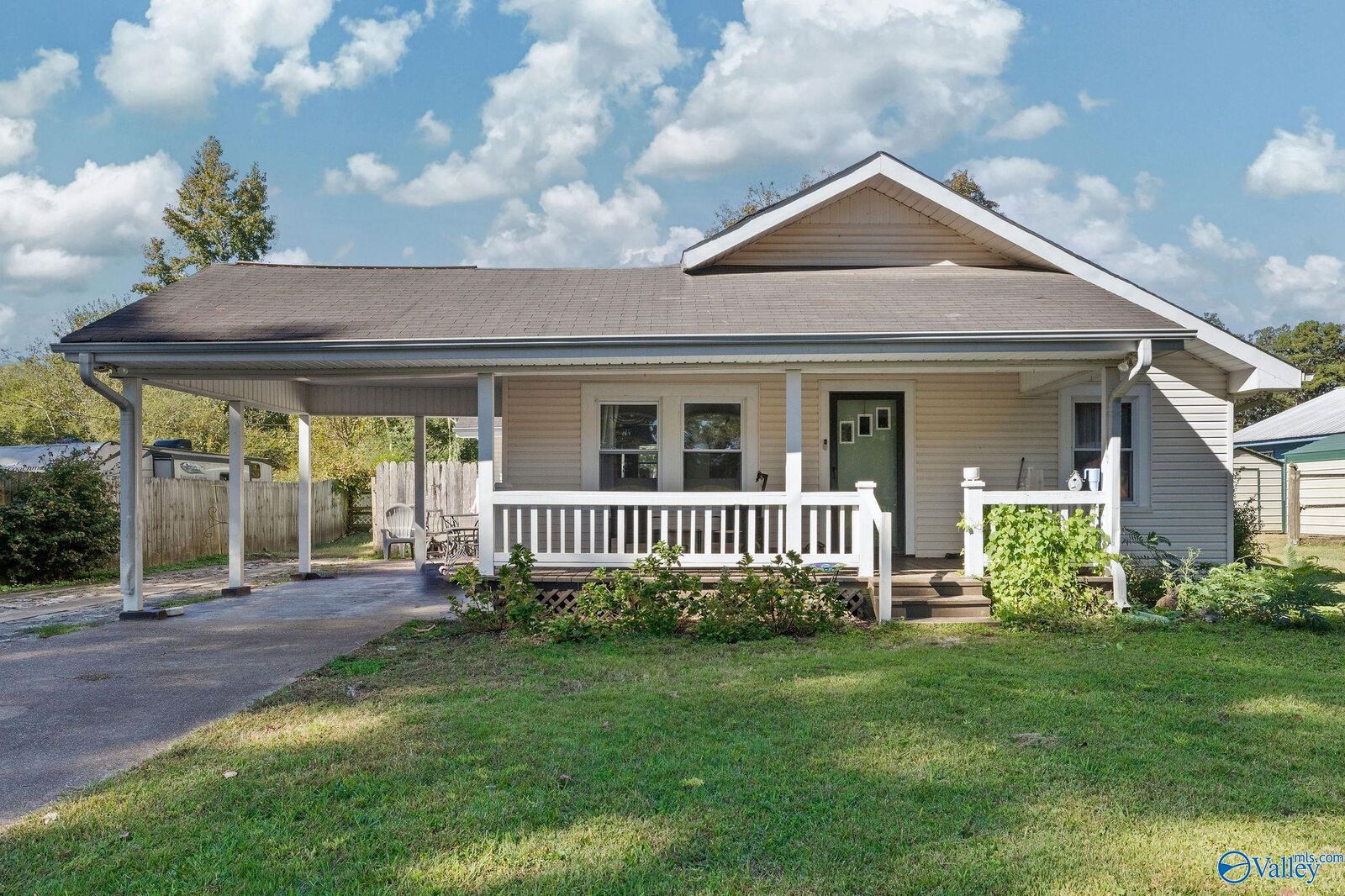 Property Photo:  308 Bingham Street  AL 35768 