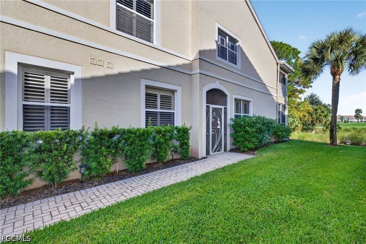 Property Photo:  895 Eastham Way M102  FL 34104 