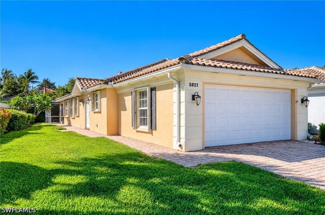 Property Photo:  5821 Drummond Way  FL 34119 