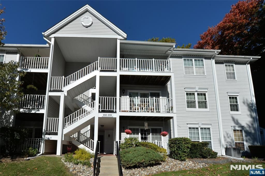 Property Photo: 858 Juniper Way NJ 07430