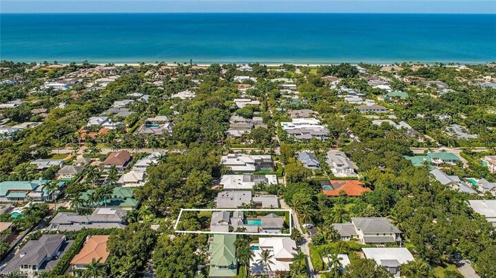 Property Photo:  369 2nd Ave N  FL 34102 