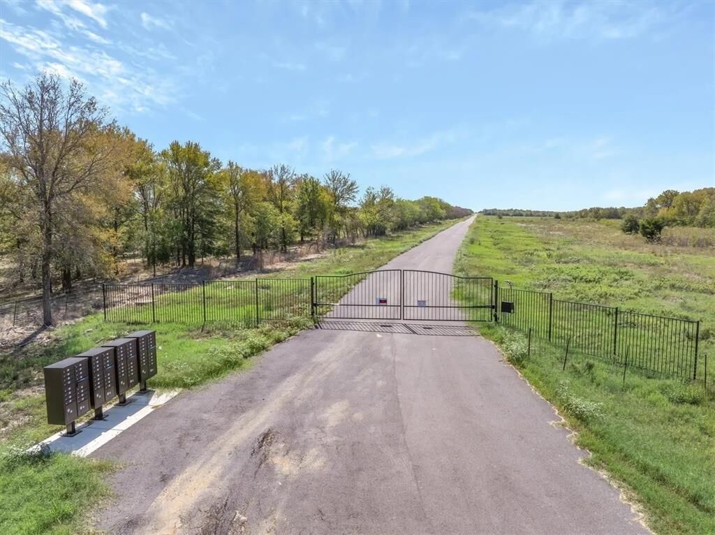 Property Photo:  1717 Channing Lane  TX 75169 
