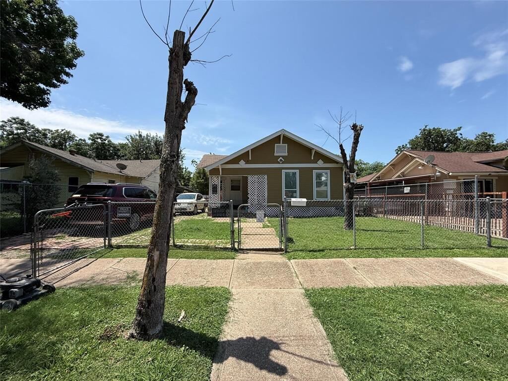 Property Photo: 3010 Jerome Street TX 75223
