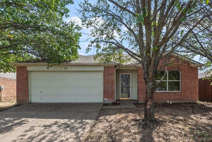 Property Photo: 3913 Tuscany Court TX 76226