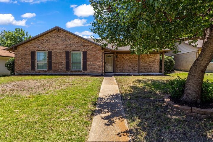 Property Photo: 1644 Glenhill Lane TX 75077